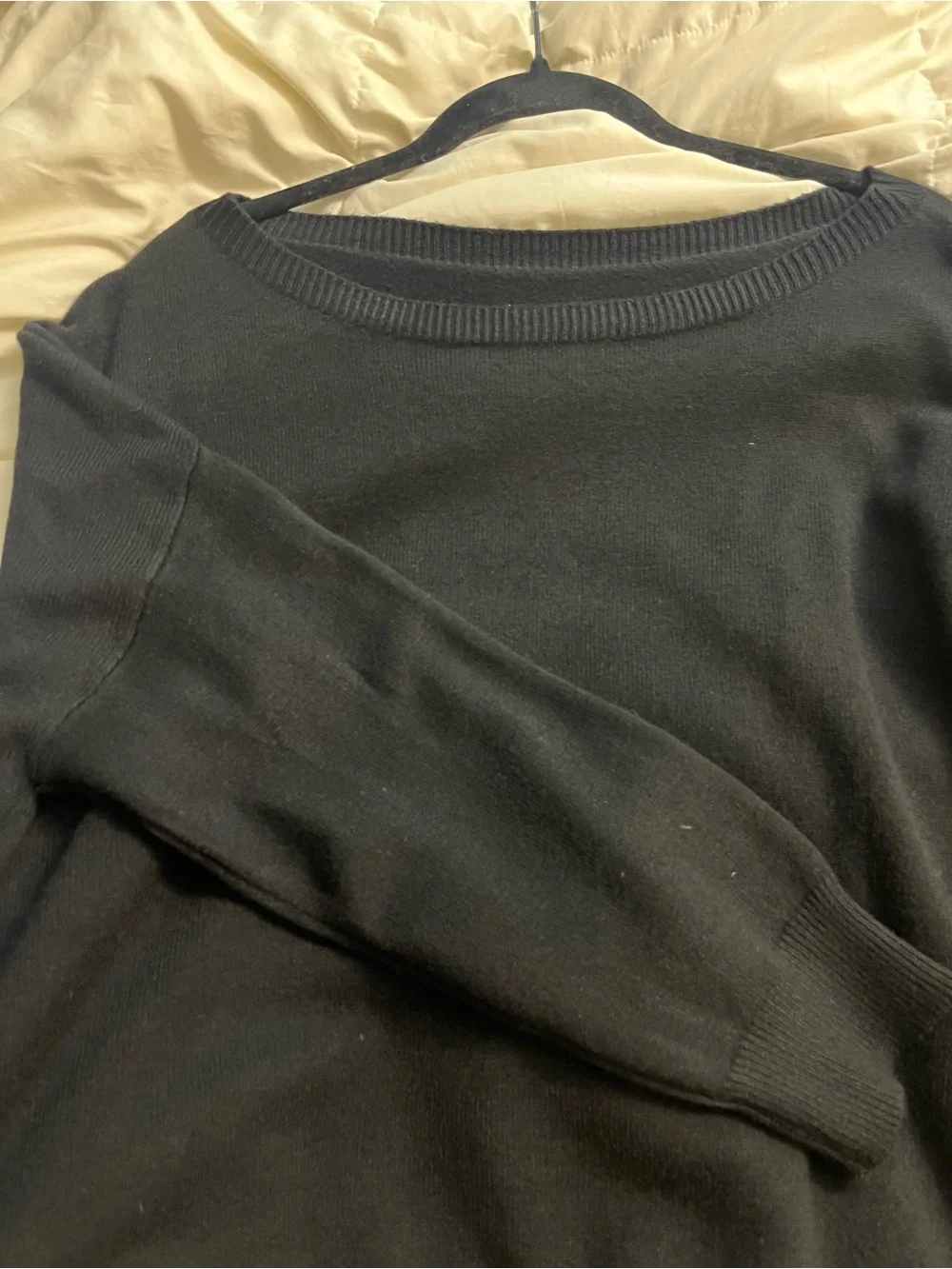 Off Shoulder Sweater - Picture 4 of 5